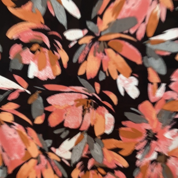 Zac & Rachel rouched sleeve floral top size PL - Picture 15 of 17